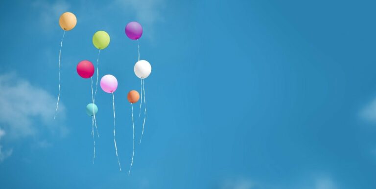 bunte Ballons für den Kindergeburtstag